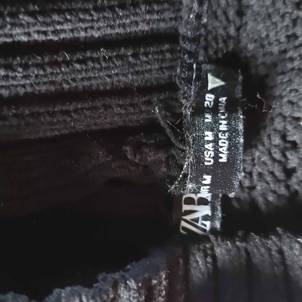Zara Black Textured Wave Knit Cropped Turtleneck Sweater - Picture 4 of 5